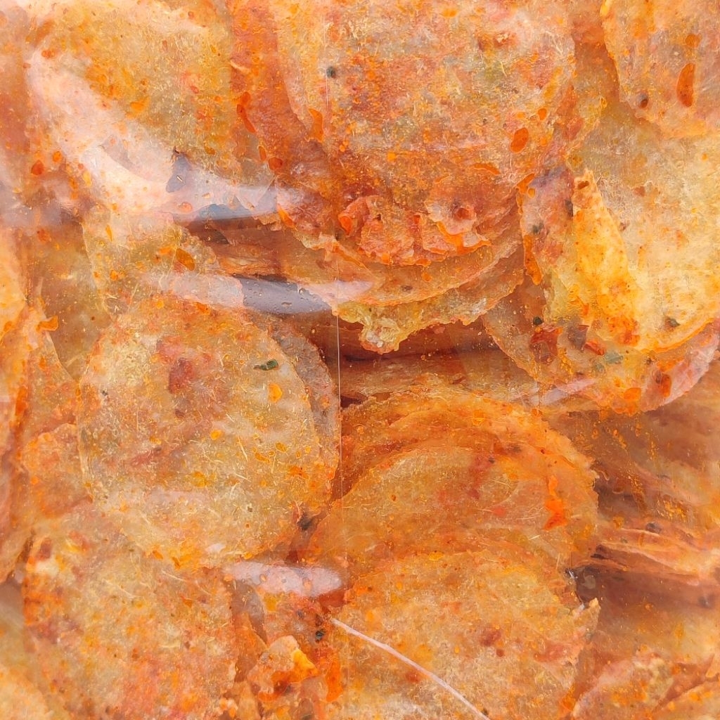 

Keripik Kaca Singkong Pilihan Pedas Daun Jeruk 1kg Bumbu Melimpah