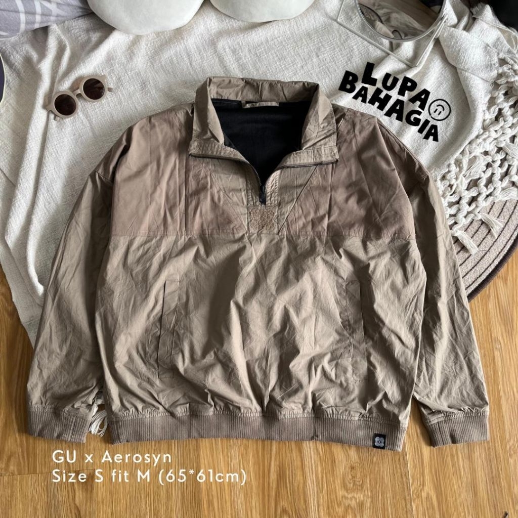 GU by UNIQLO AEROSYN Khaki Halzip Windbreaker Jaket size S fit M • 100% Original