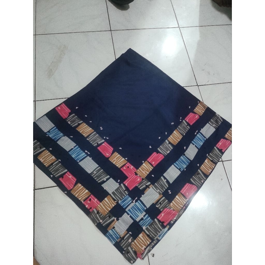 Hijab Jilbab Perempuan Preloved Biru Motif