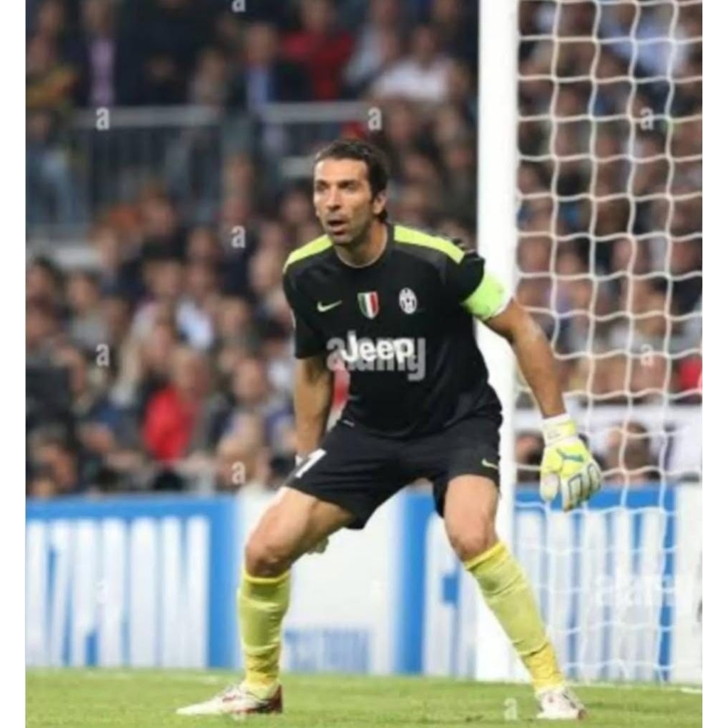 jersey retro GK yupentus hitam 2013-2014