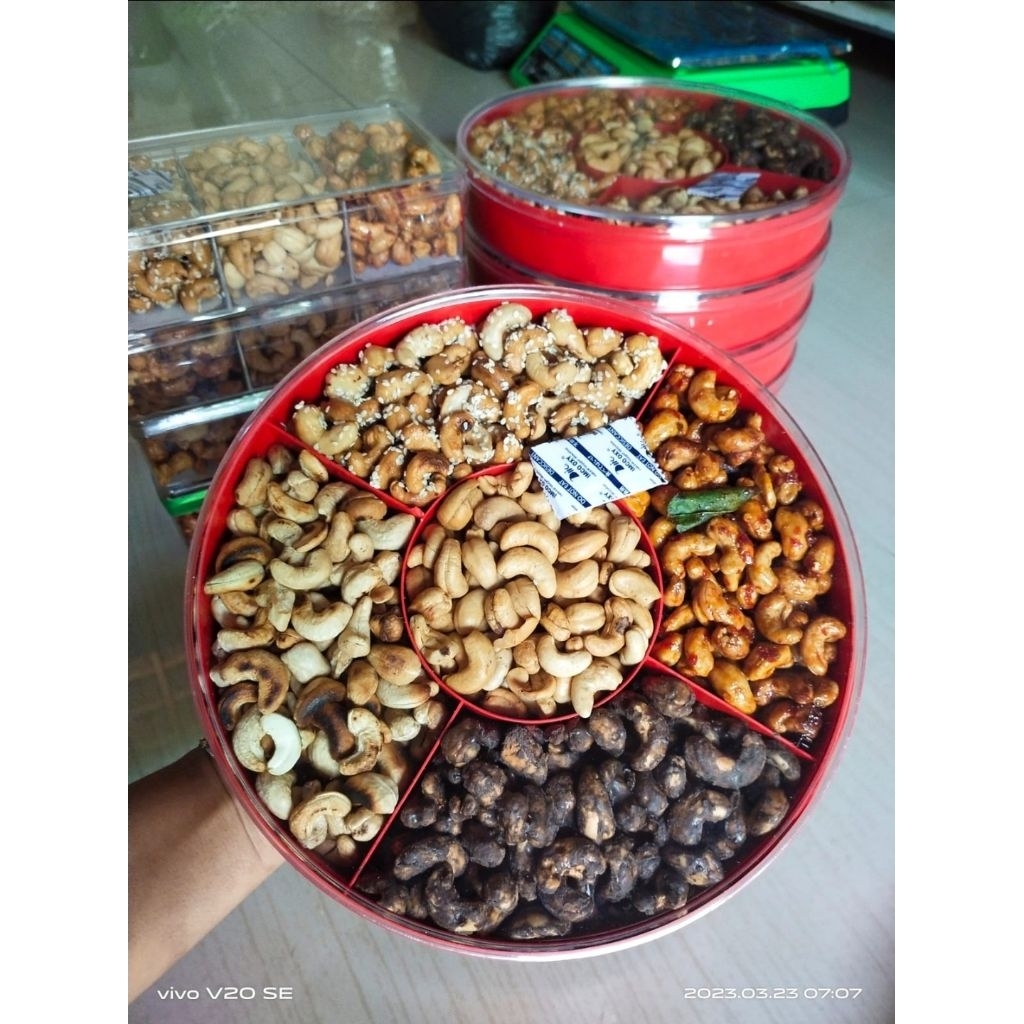

Kacang Mete Utuh / Kacang / Mede / 250gr / 500gr / 1000gr / Asli Wonogiri / Premium