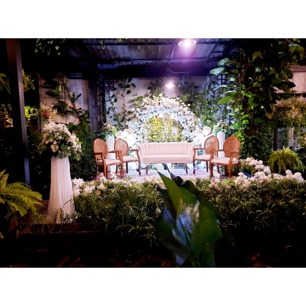 Dekorasi pernikahan backdrop bulat + backrop tirai putih sbg pembatas 4 meter + Entrance Gate + mini