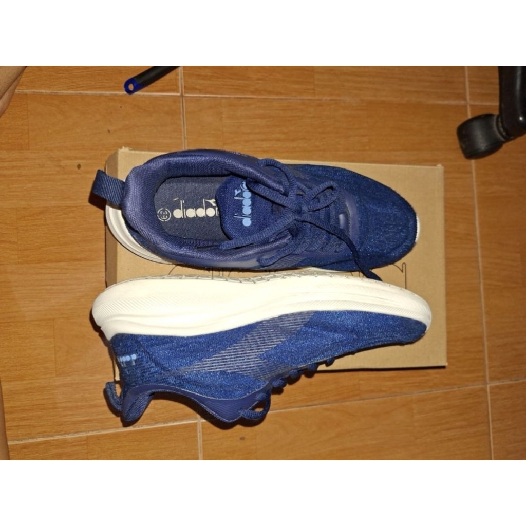 [BOOKED] Sepatu Running Diadora DIARU240504N KREDIBEL (M) size 39 preloved