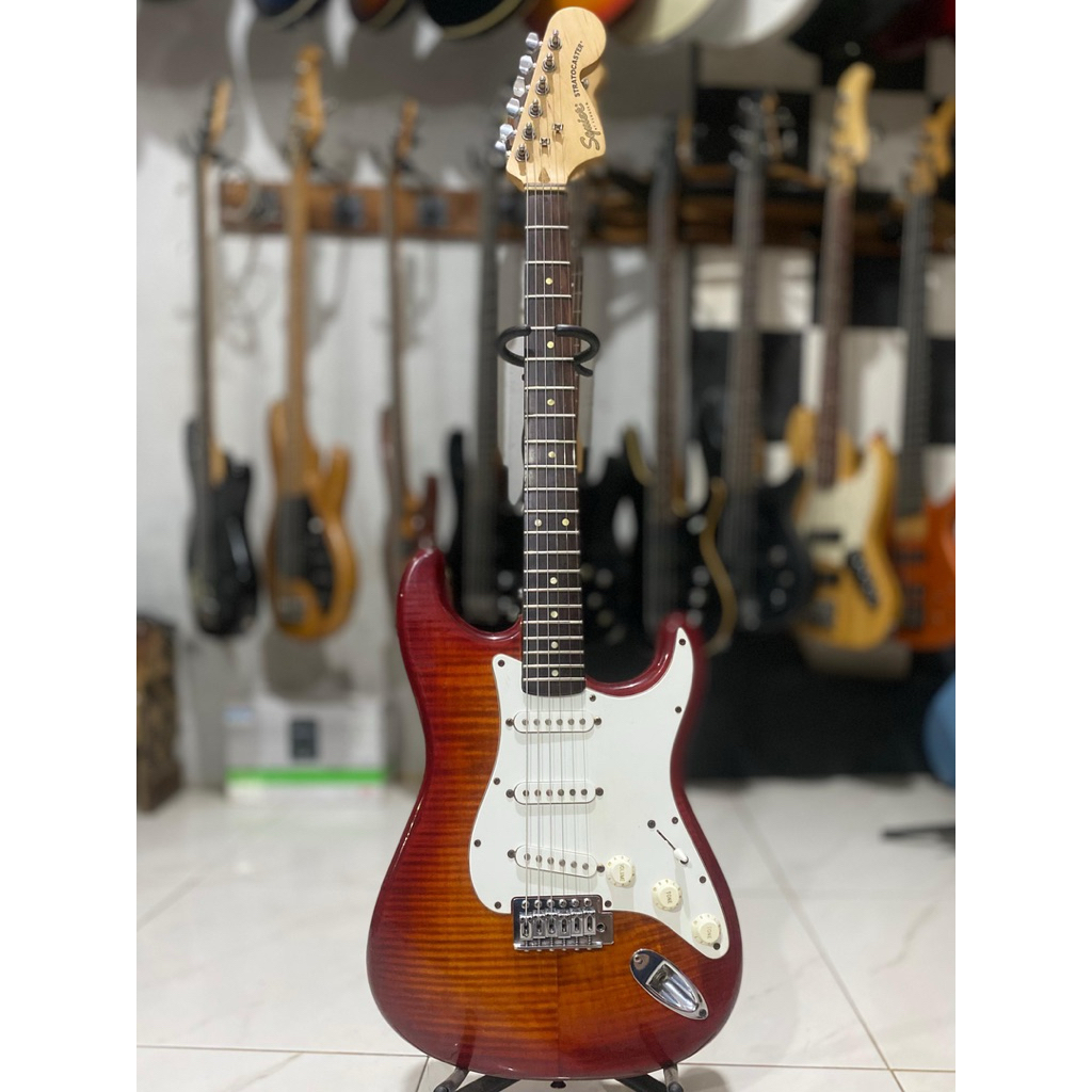 gitar elektrik stratocaster squier replika