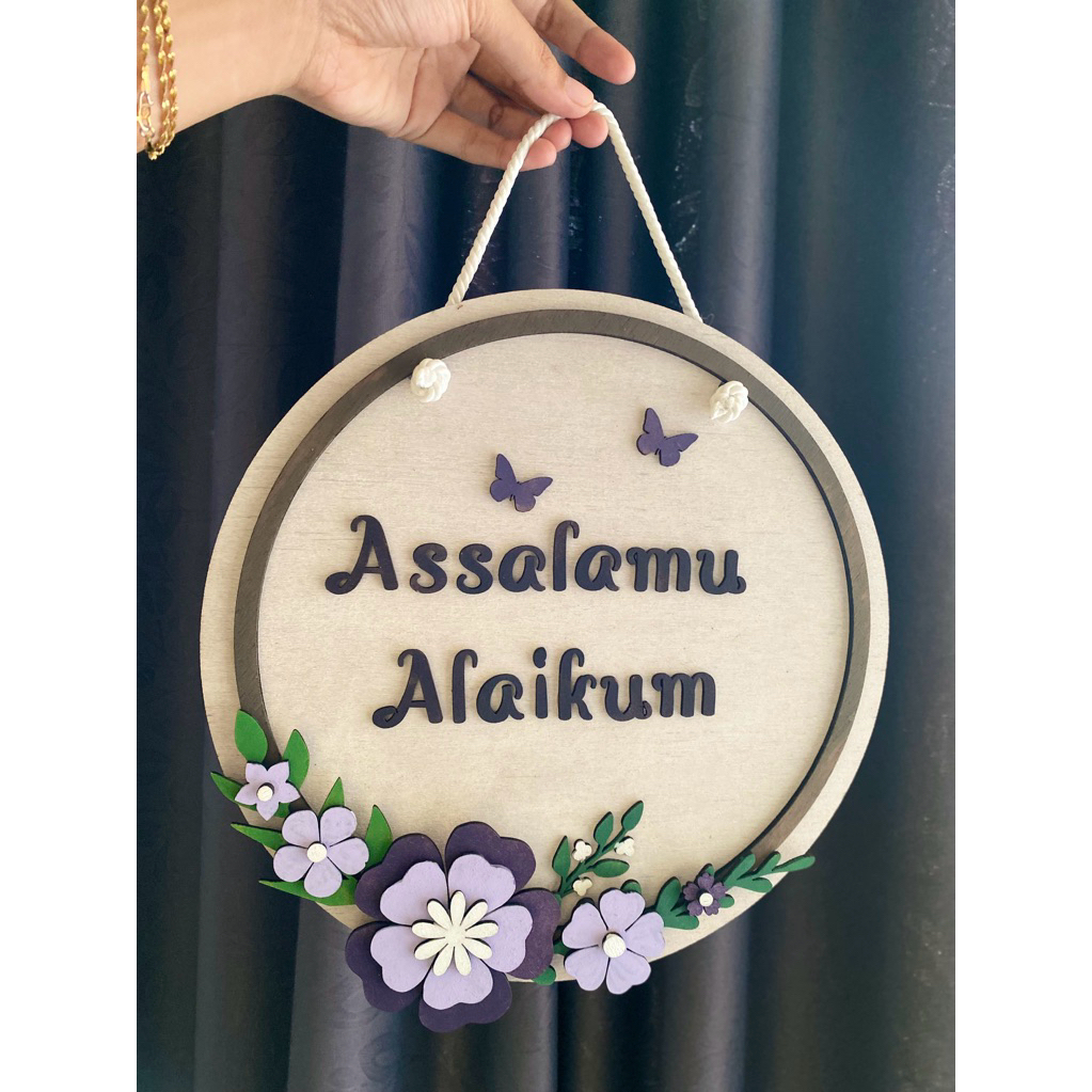hiasan pintu tulisan “assalamualaikum”