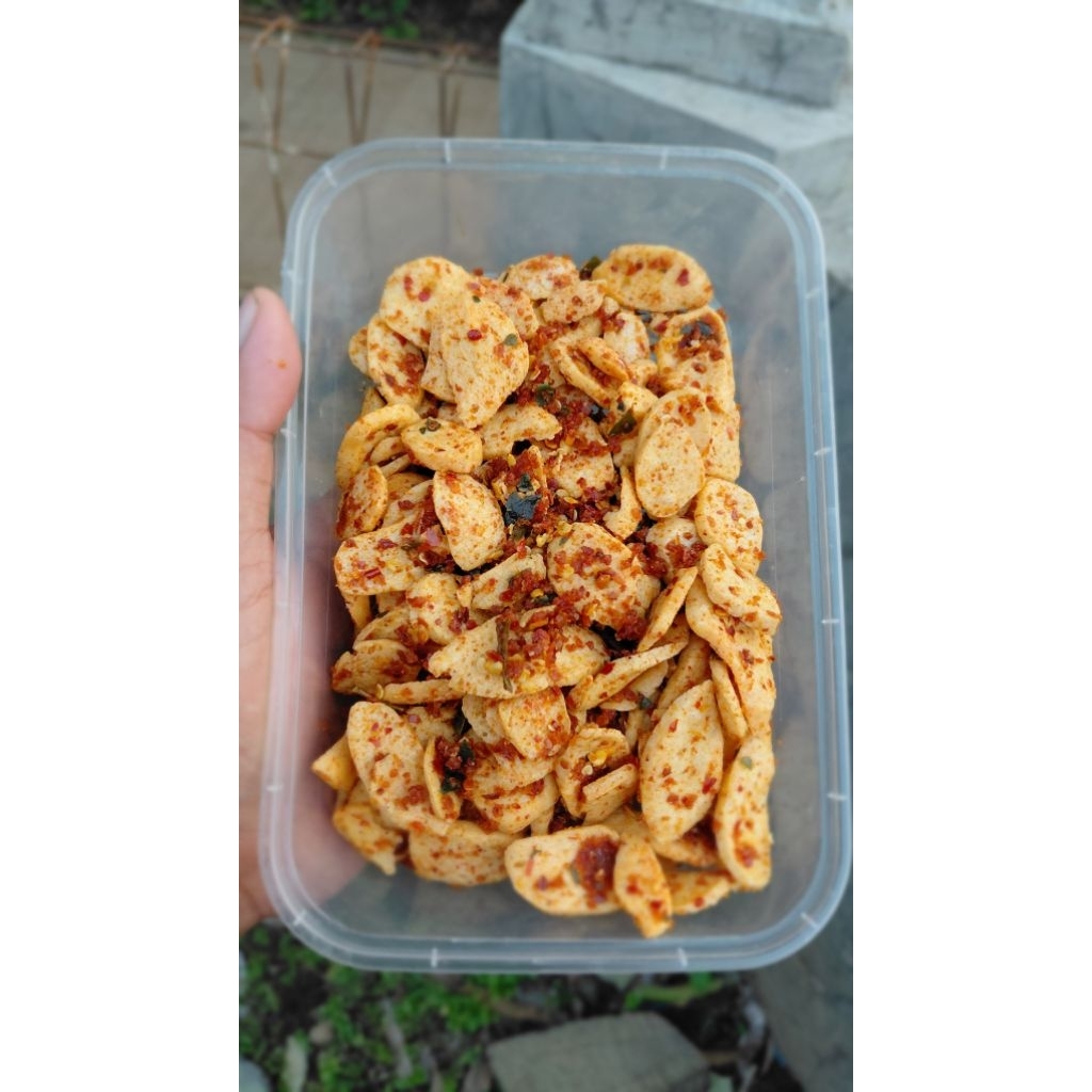 

OTAK OTAK CRISPY PEDAS DAUN JERUK 100 GR