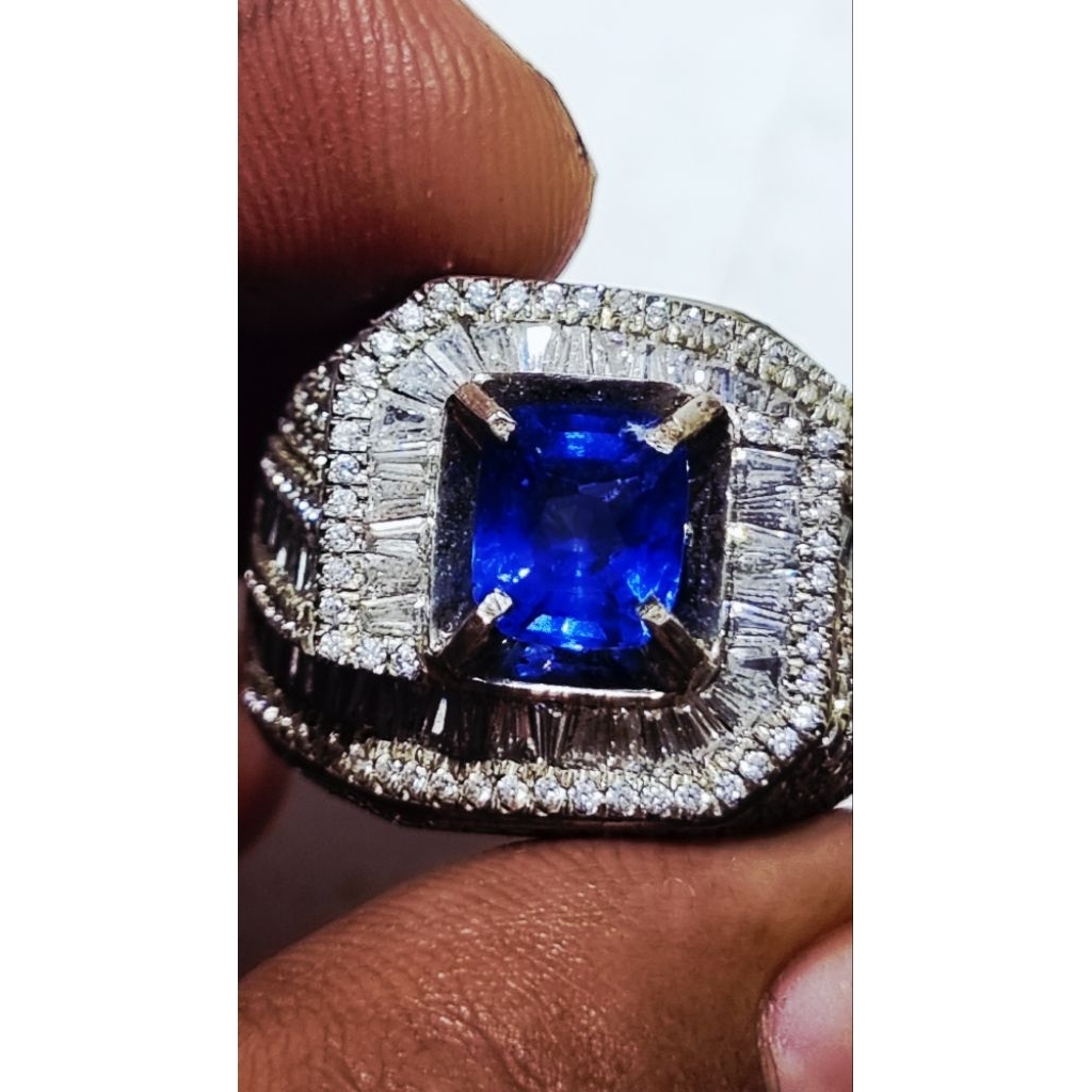 NATURAL BLUE SAPPHIRE CEYLON SRILANKA
