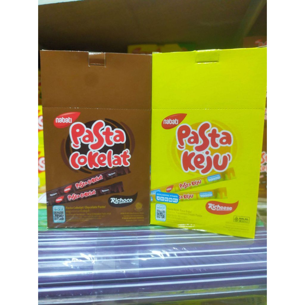 

nabati wafer dan pasta keju coklat