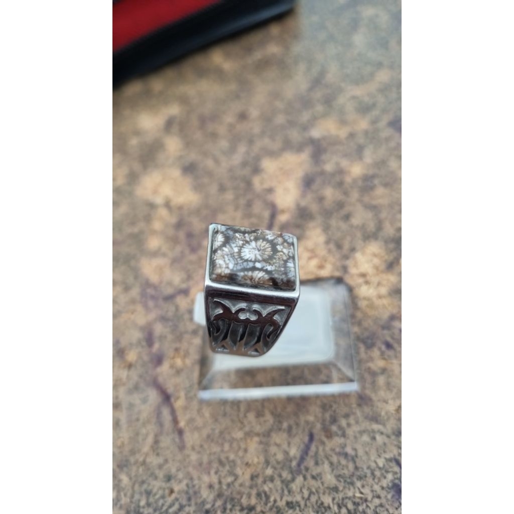 Akik Gambar Teratai Seledri Hitam