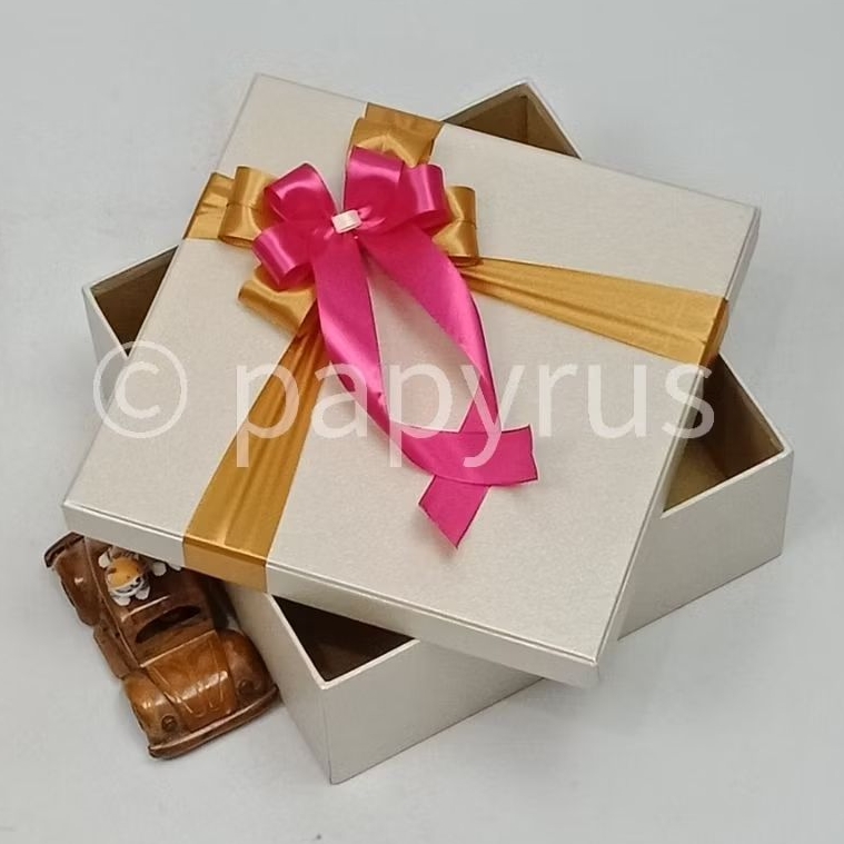 

PAPYRUS 25x25 Tinggi 8cm Kotak Kado Gift Box Hardbox Hampers V3