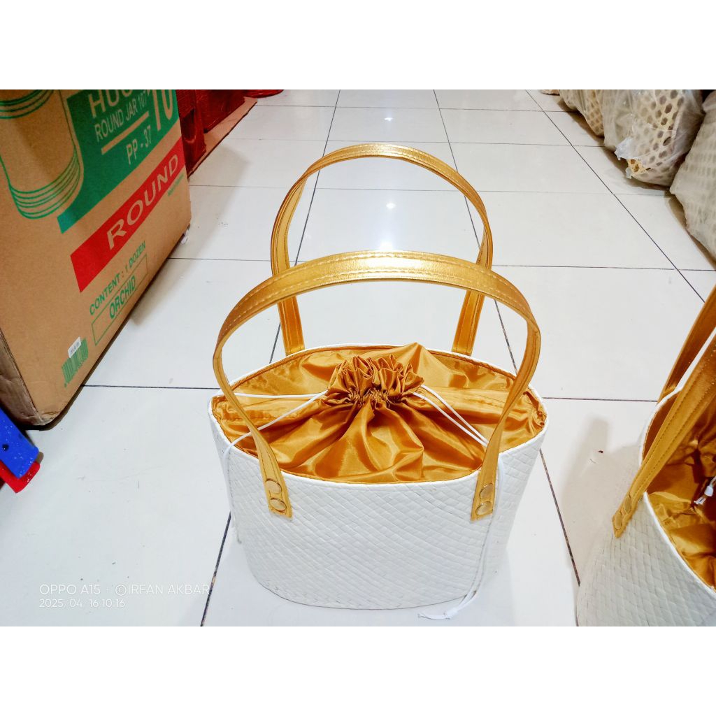 TAS PANDAN OVAL BERSERUT, TAS HAMPERS SERUT, TAS PENGAJIAN, TAS PANDAN BERWARNA, TAS HAMPERS,TAS KUM