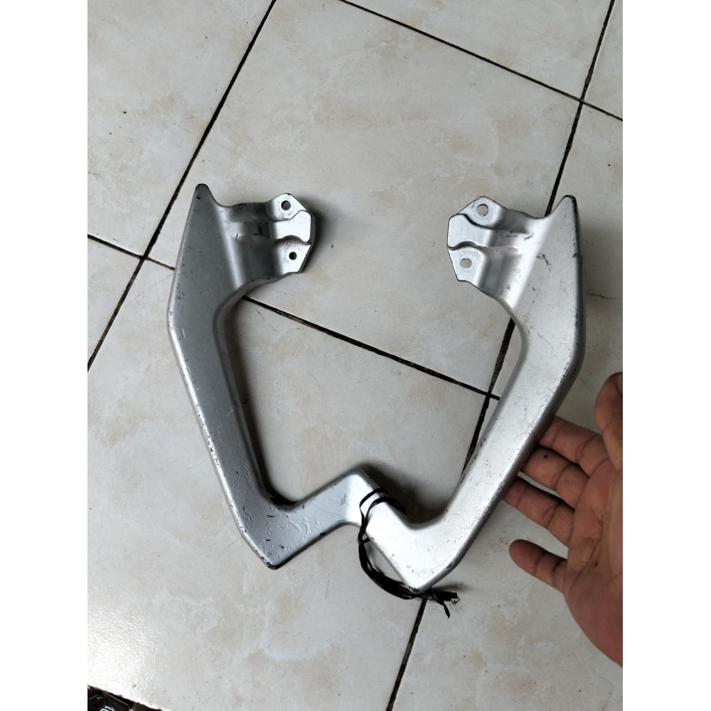 Behel Mio m3, Mio z original copotan. behel pegangan belakang mio m3, mio z. kode 2PH. behel Mio m3,