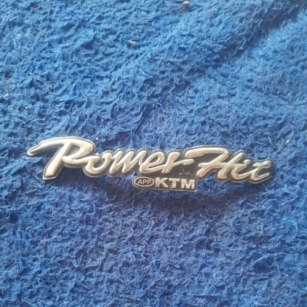 EMBLEM EMBOS LOGO PANEL DASI MOTOR KTM MODEL SUPRA , BEKAS ORIGINAL