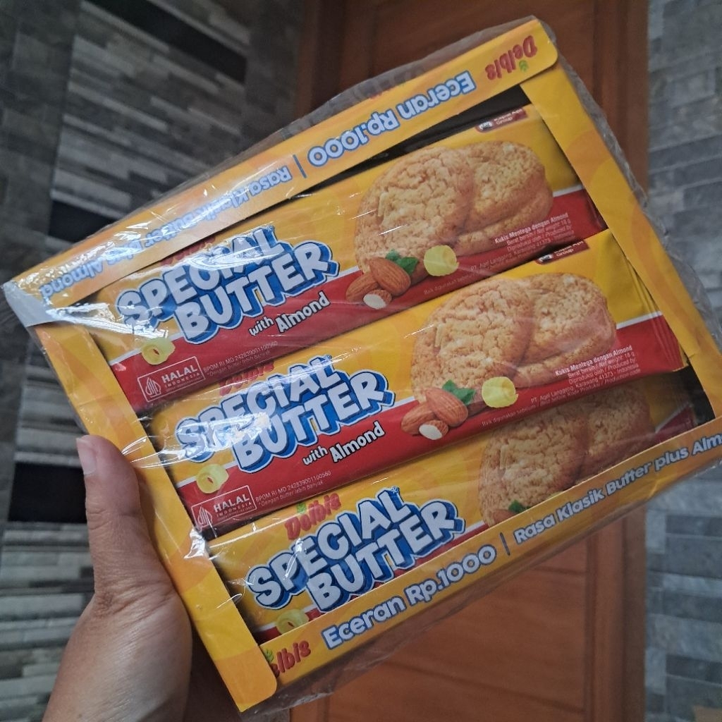 

Delbis Special Butter Isi 12pcs Delbis Special Gandum Assorted Sandwich Biscuit 12 x 39gr Kemasan Dus