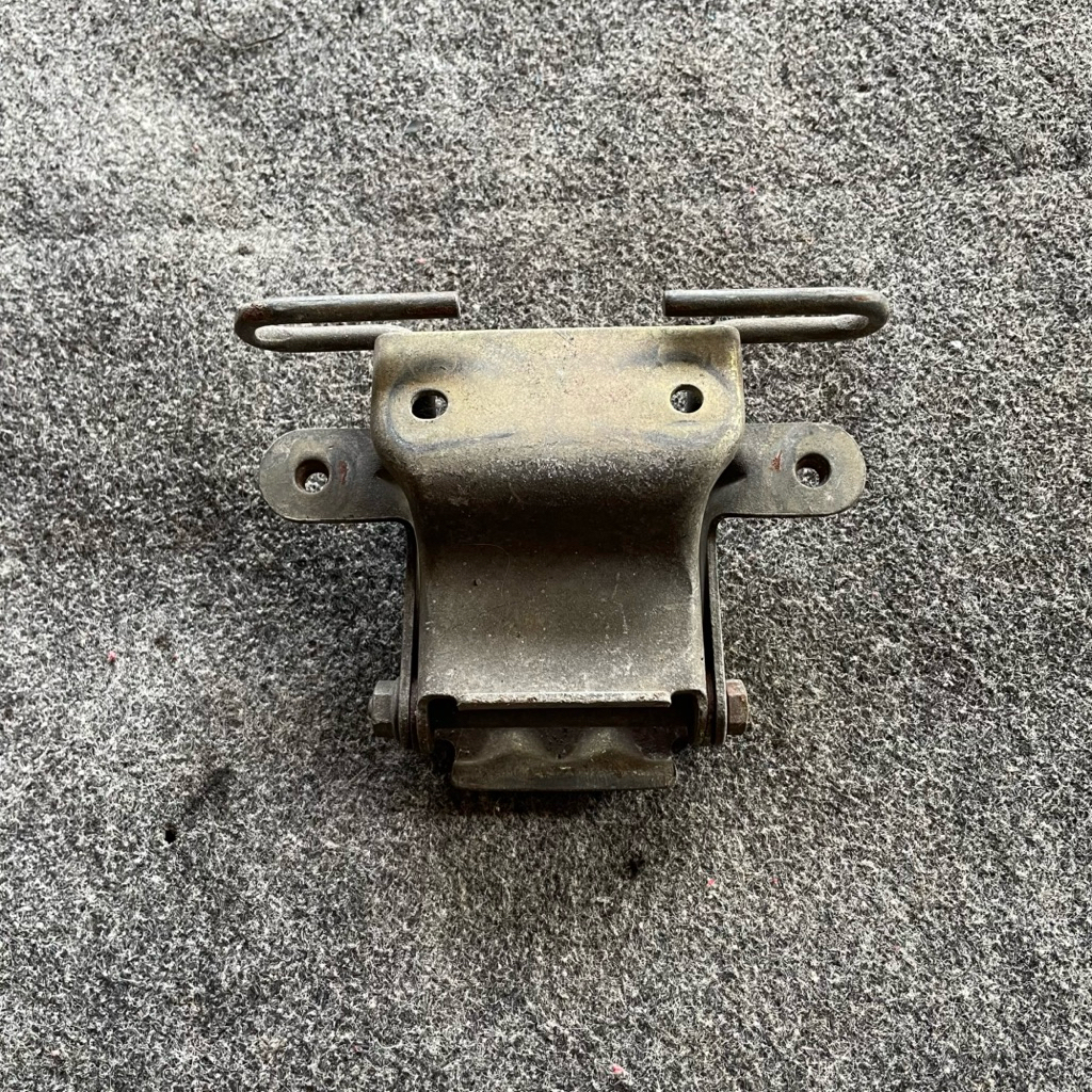 Engsel jok kancing jok suzuki rk cool 2tak original second