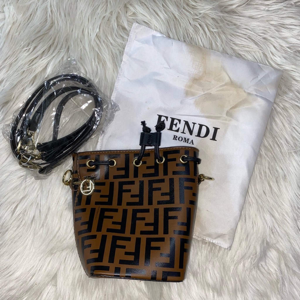 Tas Fendi Monogram Bucket Bag