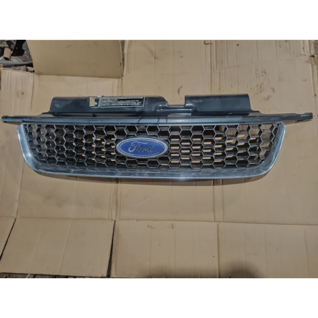Grill depan ford ESCAPE XLT gen 1