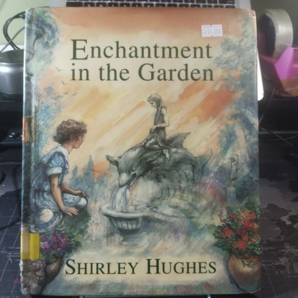 Buku cerita anak ENCHANTMENT IN THE GARDEN by Shirley Hughes