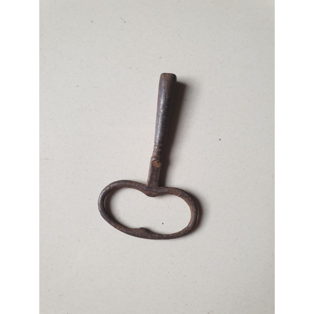 Kunci Jam Dinding Bandul RA Antik Kuno utuh original langka