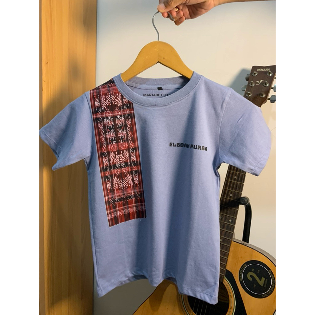 KAOS ANAK HABONARON DO BONA DAN ULOS BATAK SIMALUNGUN