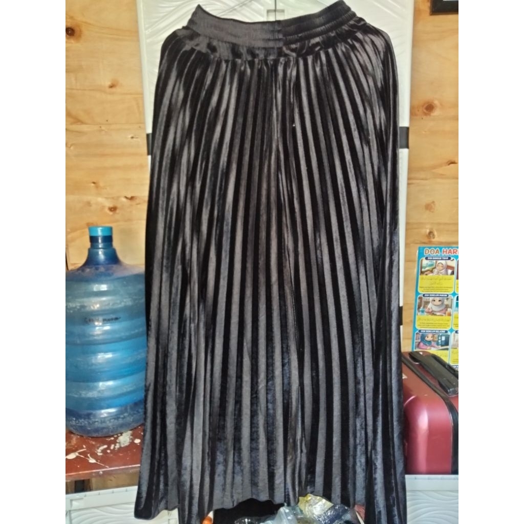 pl rok plisket bludru