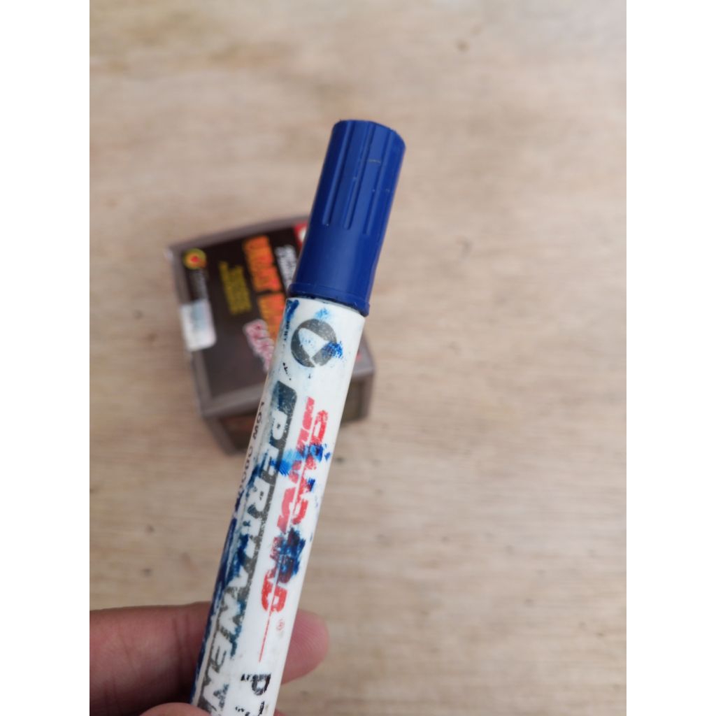

spidol biru besar isi 10 umkb