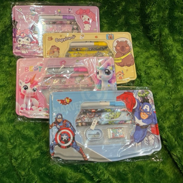 

SET TEMPAT PENSIL KALENG KARAKTER