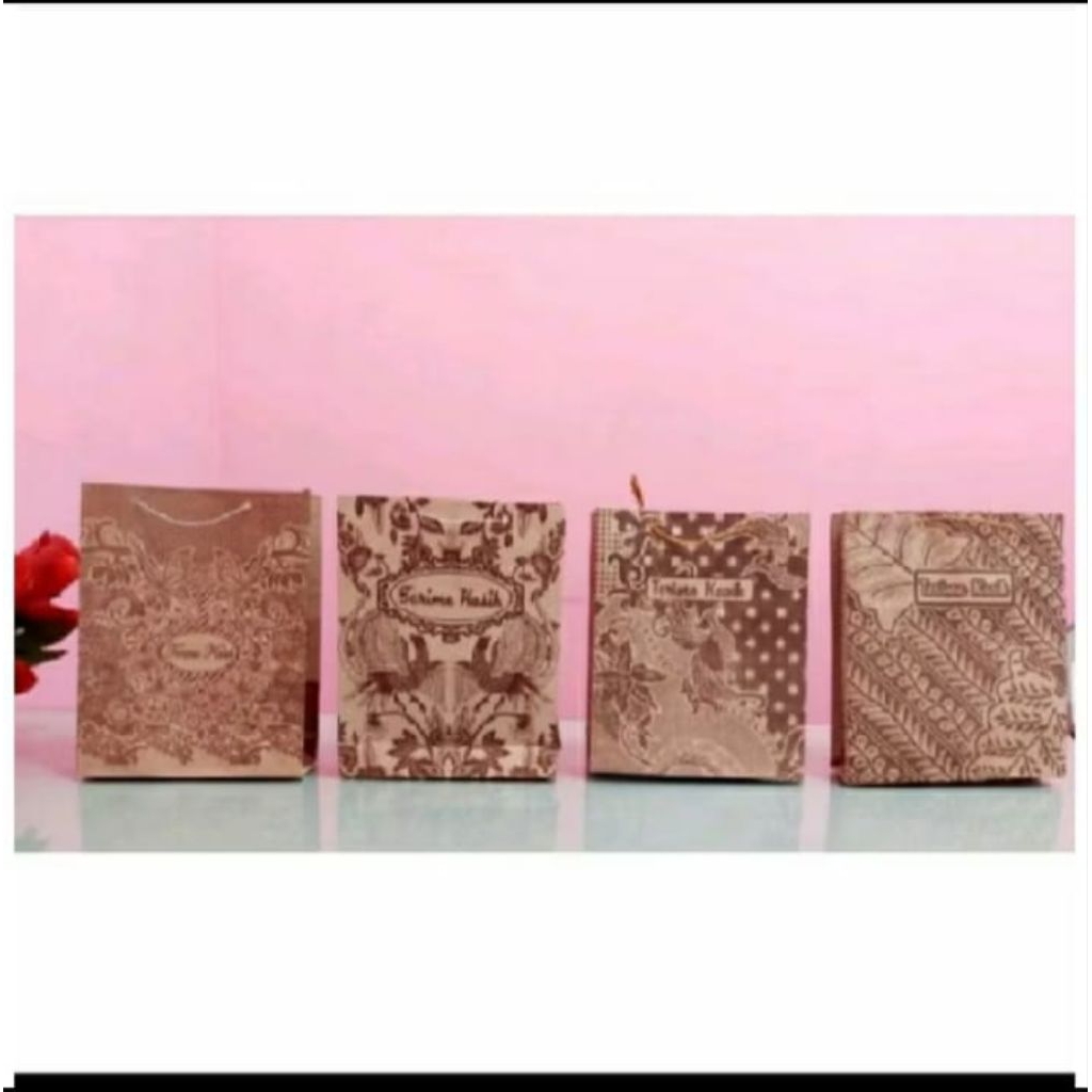 

PROMO TERLARIS 100PCS UKURAN 21X17X5 TAS PAPERBAG MOTIF BATIK SERBA GUNA