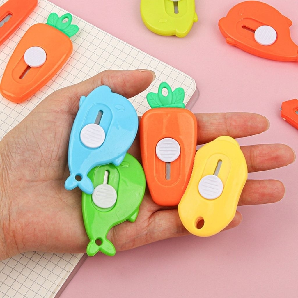 

Cutter Mini Karakter Dinosaurus Lucu Portable | Pisau Pemotong Kertas Plastik (1 Pcs)