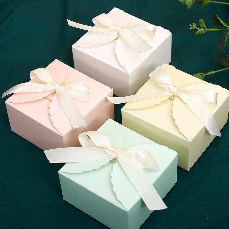 

Korean Gift Box Lipat Souvenir Wedding Hampers / Kotak Kado Mini Pita Hampers Permen