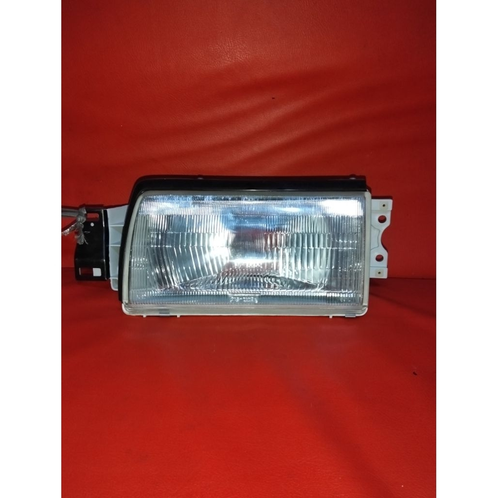 Lampu depan Mazda 323 86 kiri