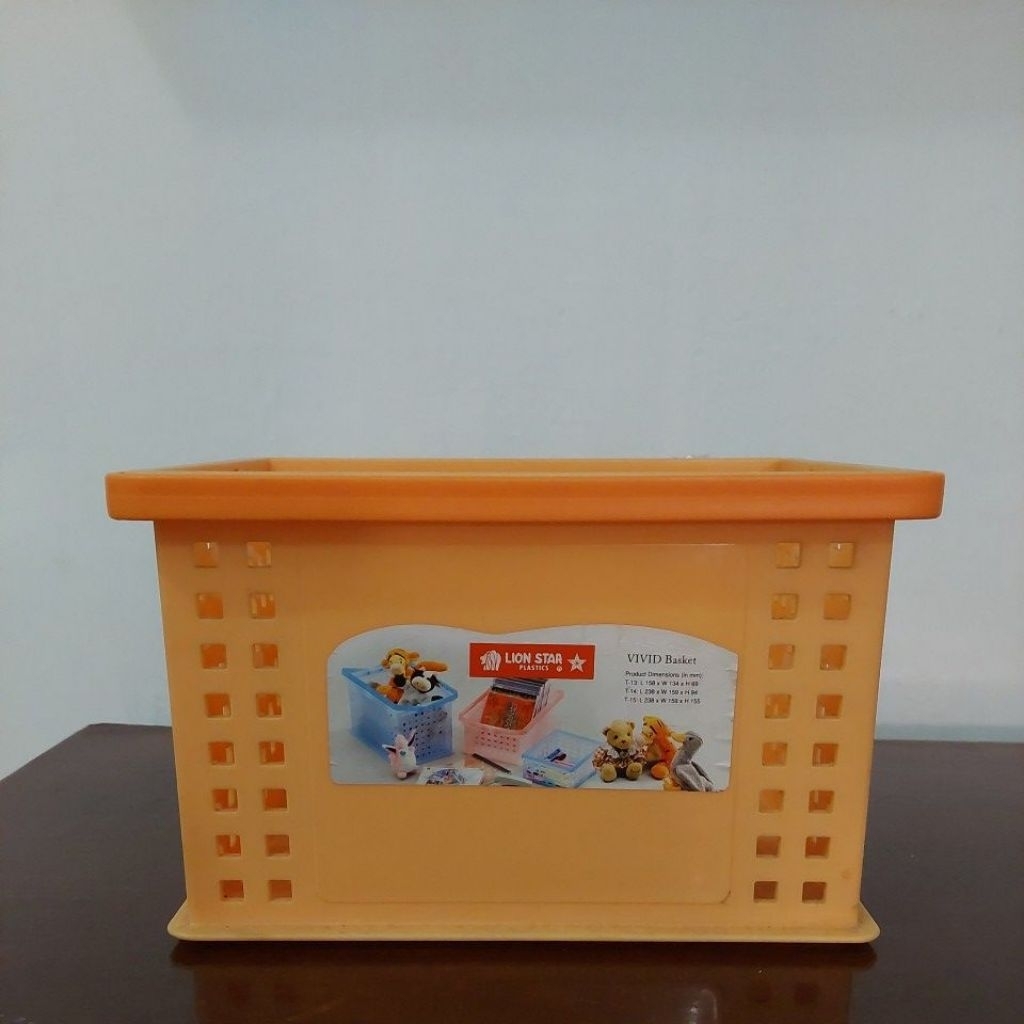 keranjang plastik vivid lion star warna orange