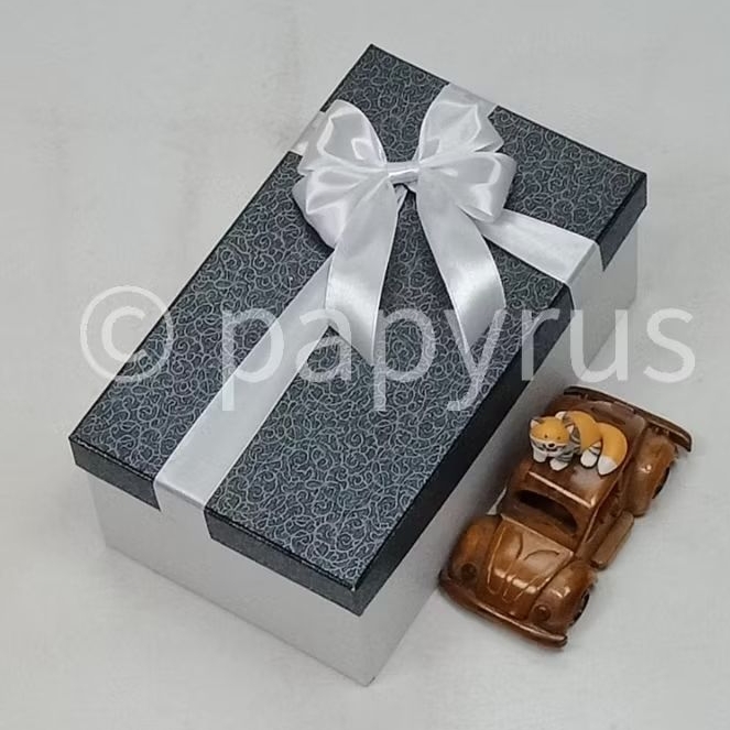 

PAPYRUS Kombinasi 15x25 Tinggi 10cm Kotak Kado Gift Box Hardbox Hampers Hadiah V1