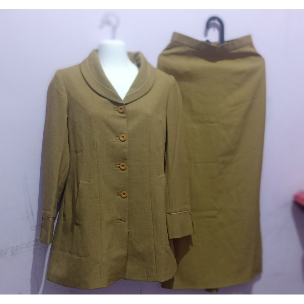 seragam dinas wanita khaki muda preloved