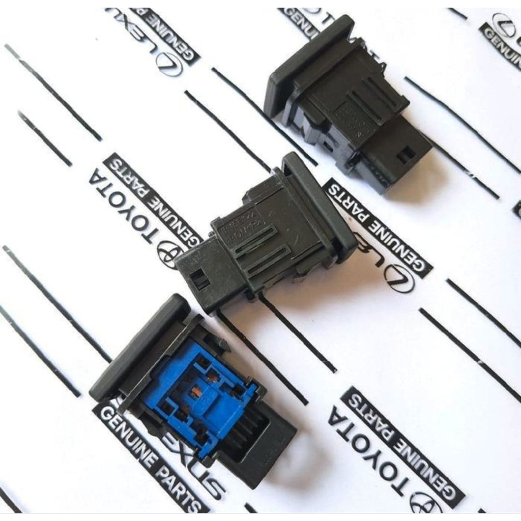 Switch Saklar Parkir/Tombol Sensor Parkir/Pencepatan Tombol Sensor Parkir Mobil Toyota Innova Reborn