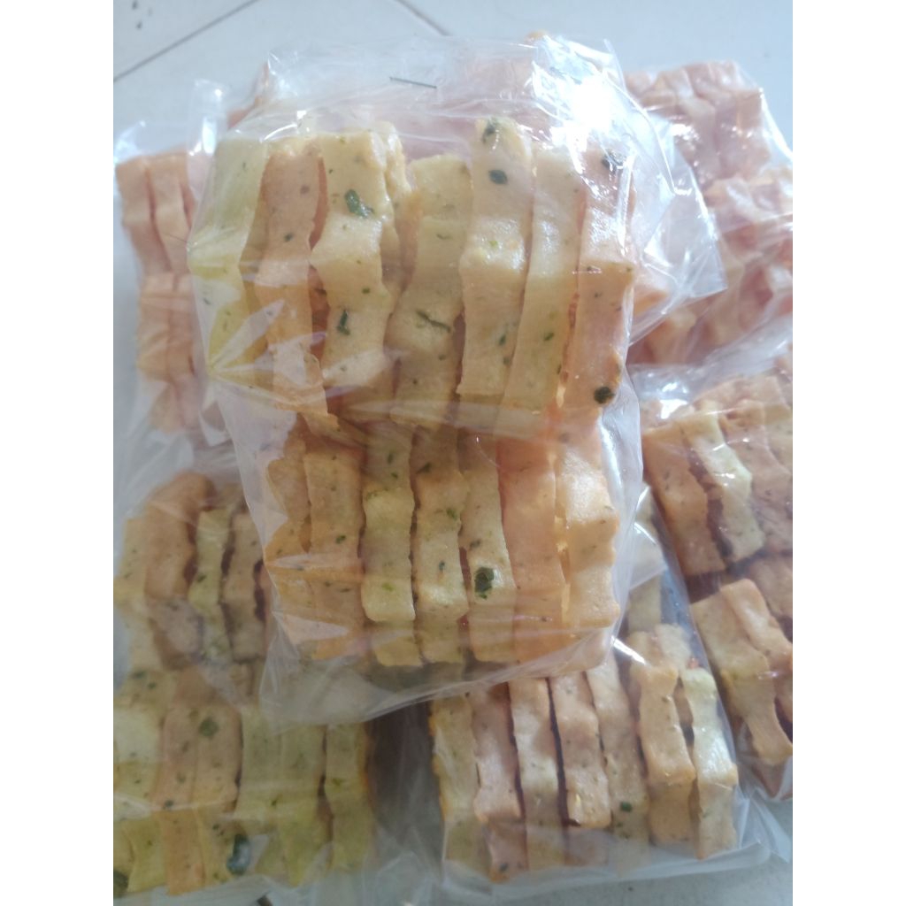 

Kembang Loyang Pedas isi 27 pcs | Kue Kering| Kue Lebaran