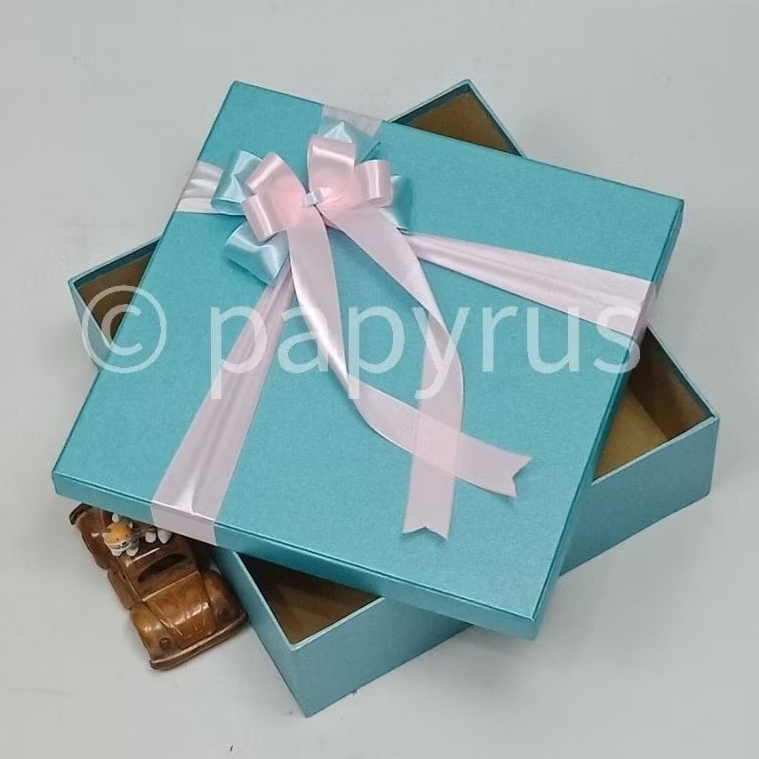 

PAPYRUS 30x30 Tinggi 8cm Kotak Kado Gift Box Hardbox Hampers V3