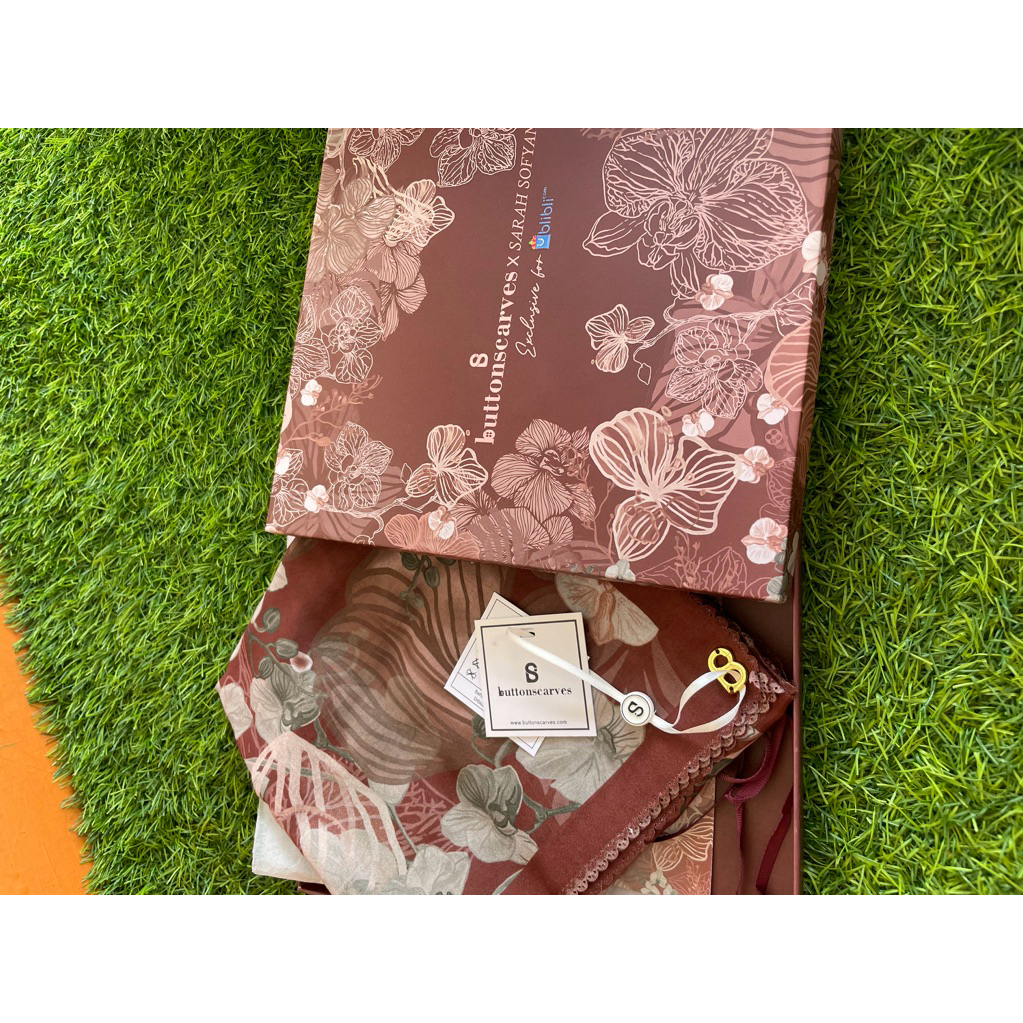 Orchide buttonscarves x sarah sofyan