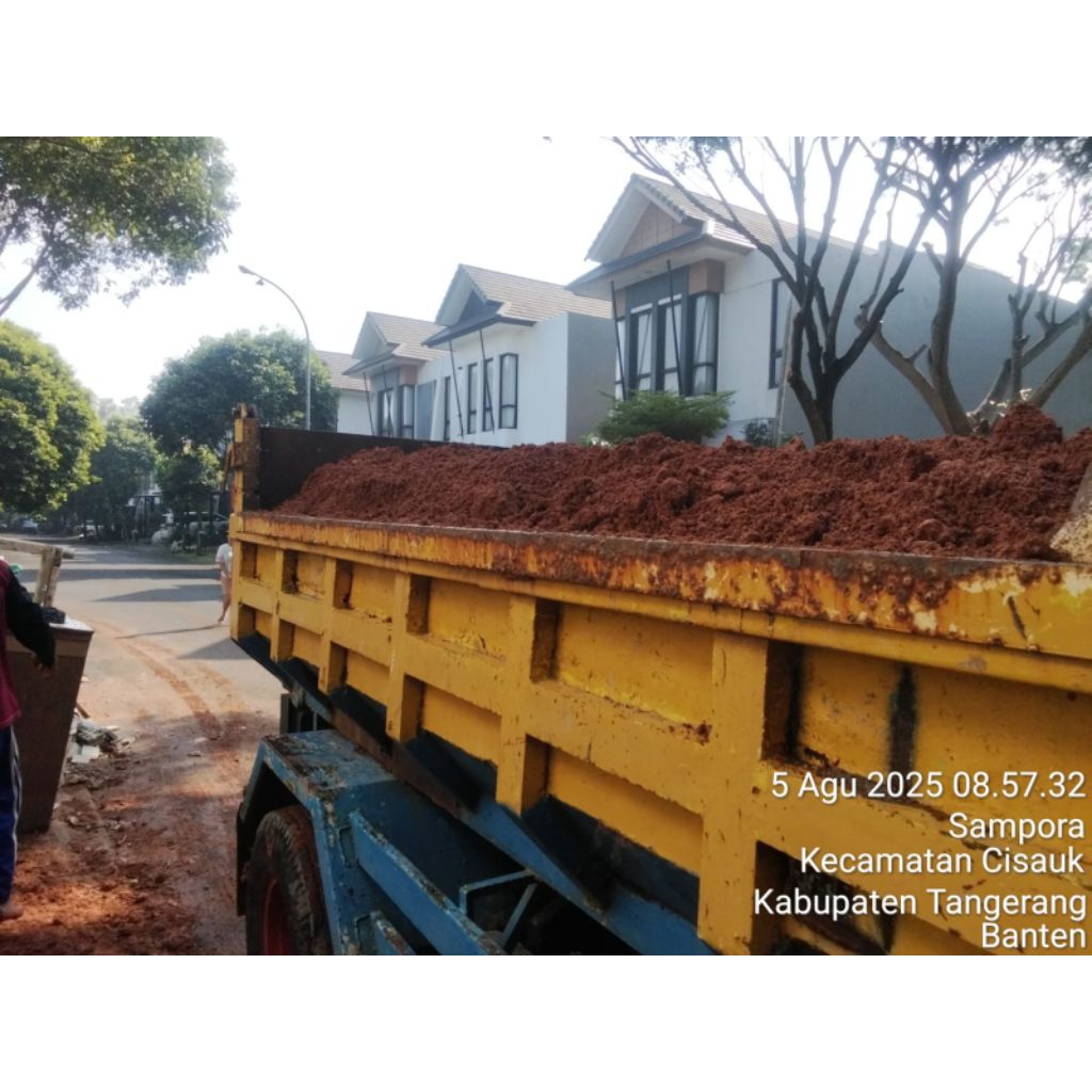 Tanah Merah Super, Urugan Tanah Merah