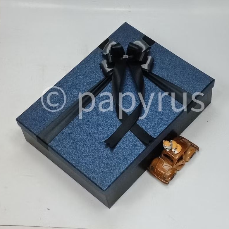 

PAPYRUS Kombinasi 30x40 Tinggi 10cm Kotak Kado Gift Box Hardbox Hampers Hadiah V2