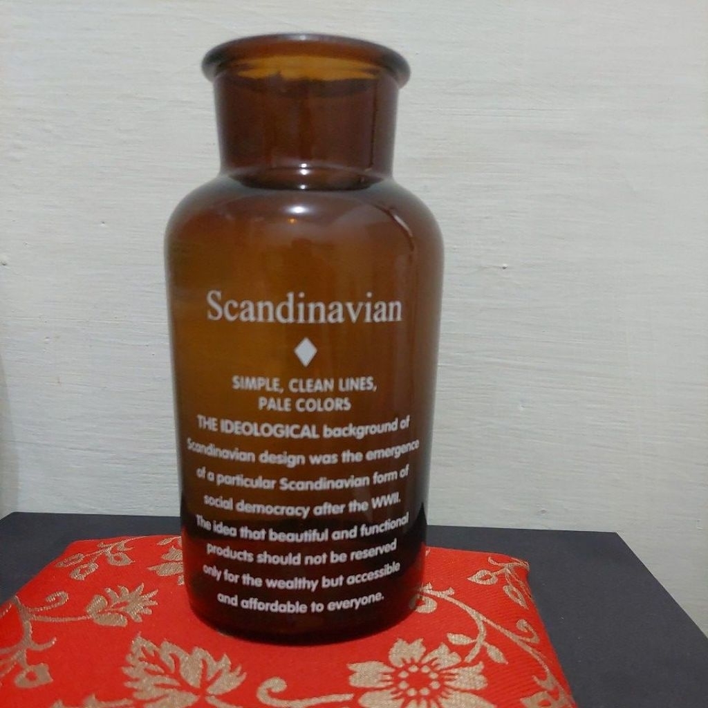 vas kaca scandinavian warna coklat