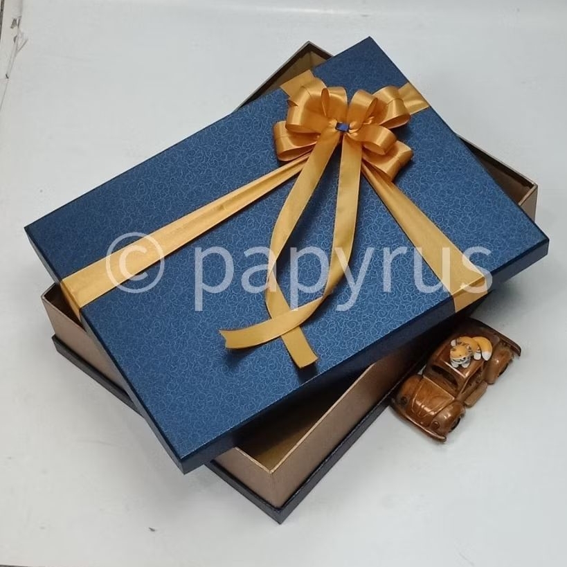 

PAPYRUS Sandwich 30x40 Tinggi 8cm Kotak Kado Gift Box Hardbox Hampers Hadiah V3