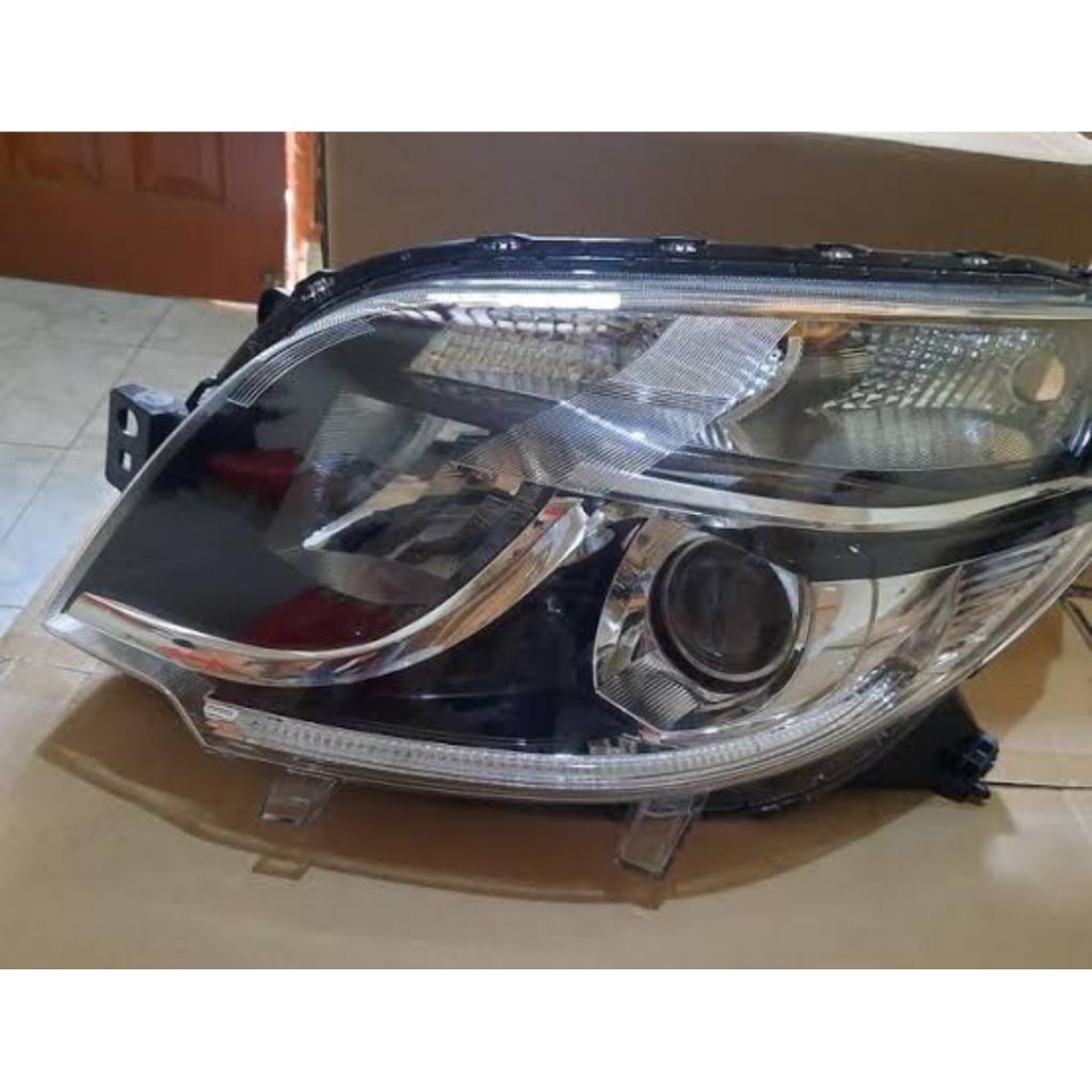 Headlamp lampu depan rush / terios 2016