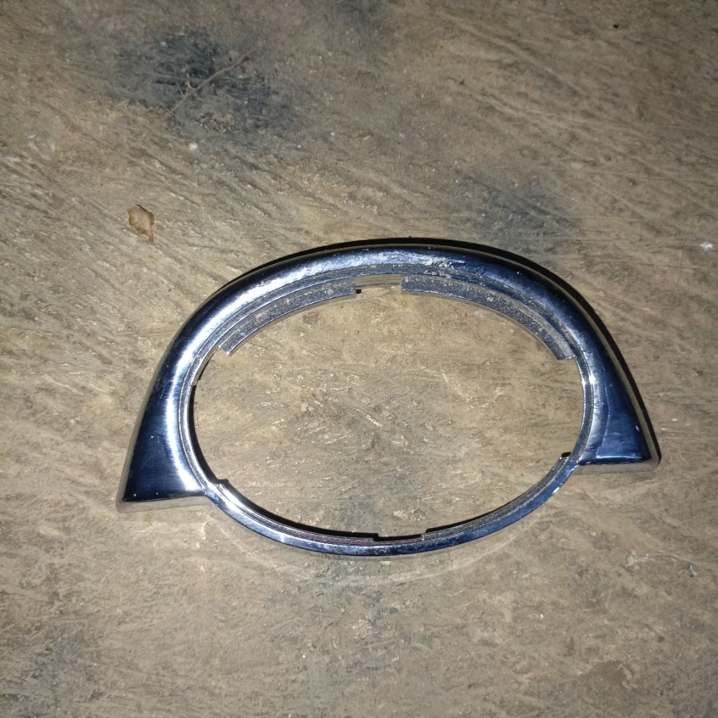 MOULDING EMBLEM LOGO AVANZA VVTI ORIGINAL