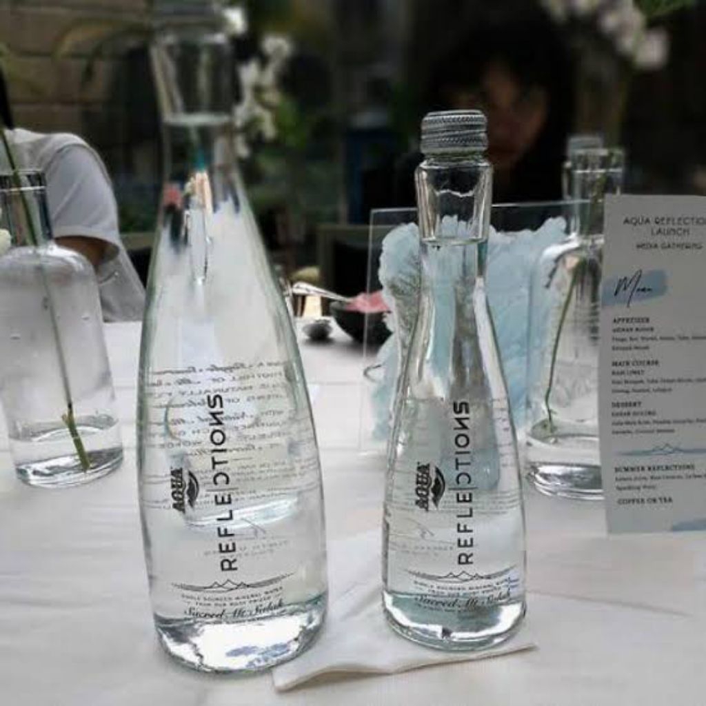 

Aqua Reflections 380 ML 1 botol Kaca