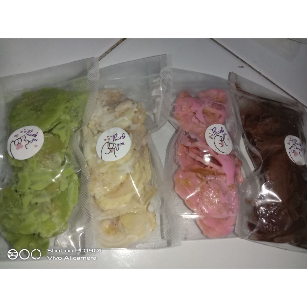 

Keripik pisang coklat lumer varian rasa.