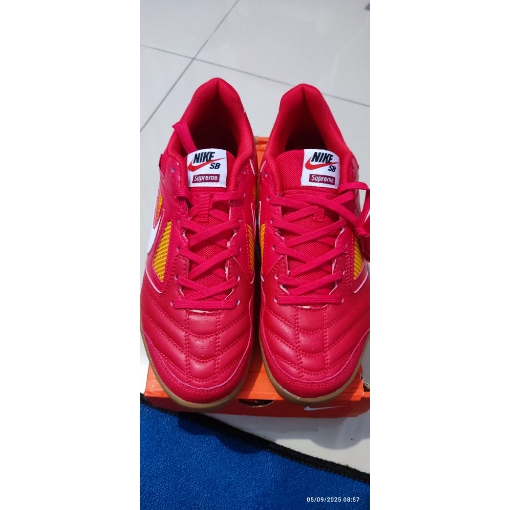 Futsal Supreme X Nike SB Gato IC - Gym Red White Cyber