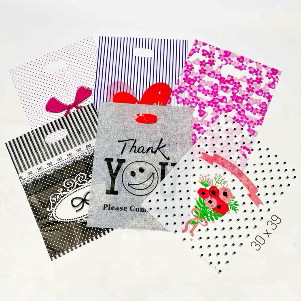 

Tas Plastik Bolong 30x39 cm Plastik Kemasan Belanja Souvenir Packing Bag Pola Lucu Murah 5 pcs