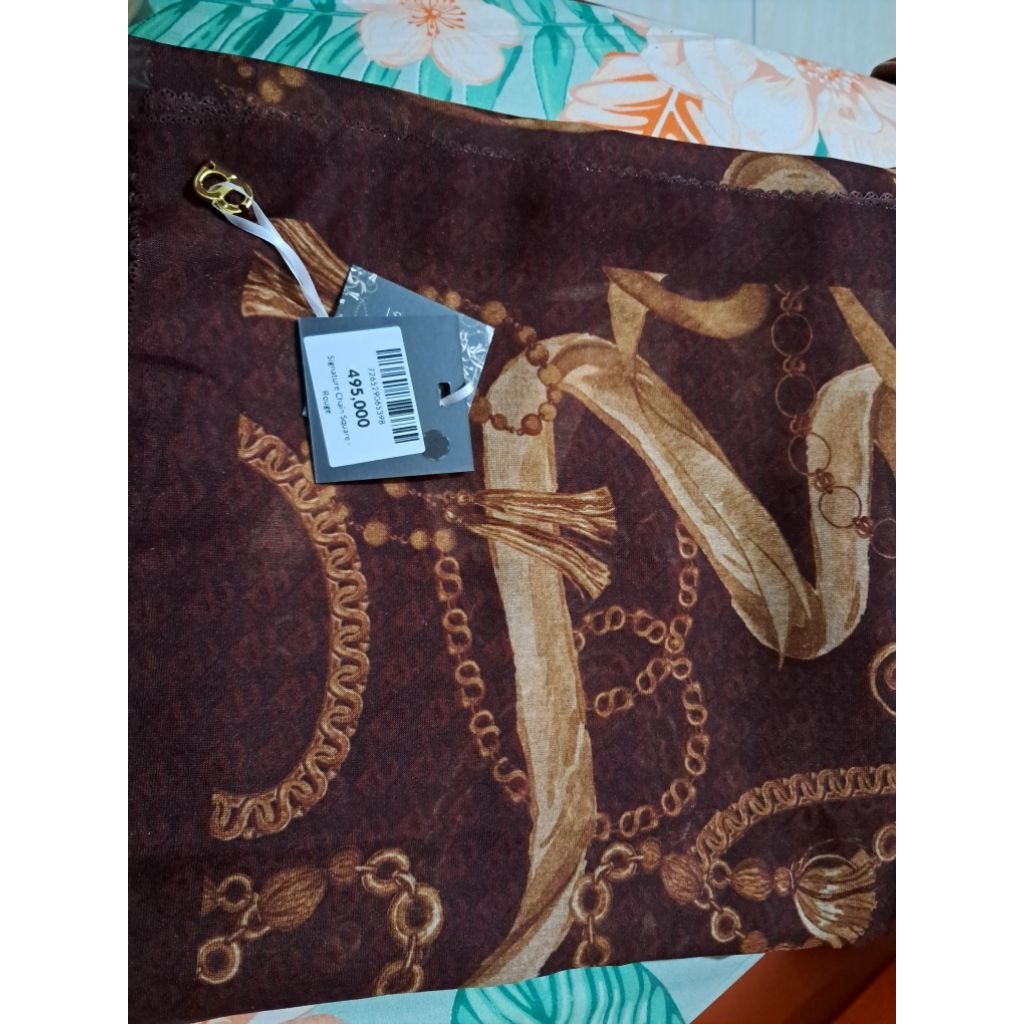 Buttonscarves  Chain Square