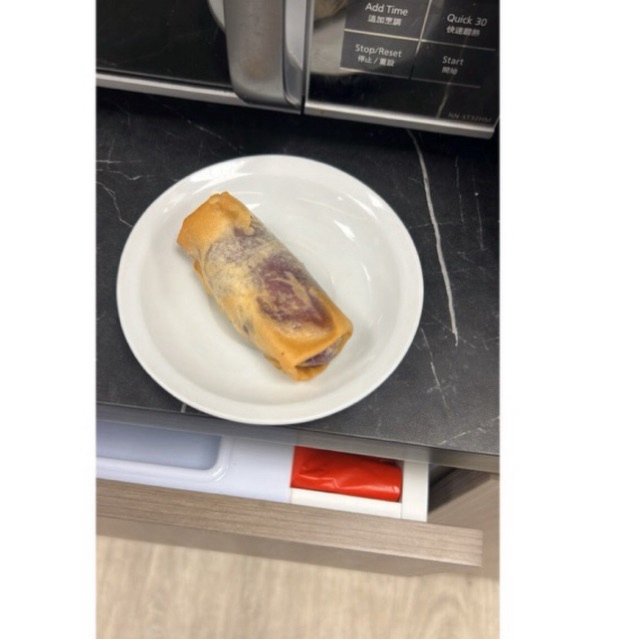 

lumpia ubi ungu isi mozarella/ coklat